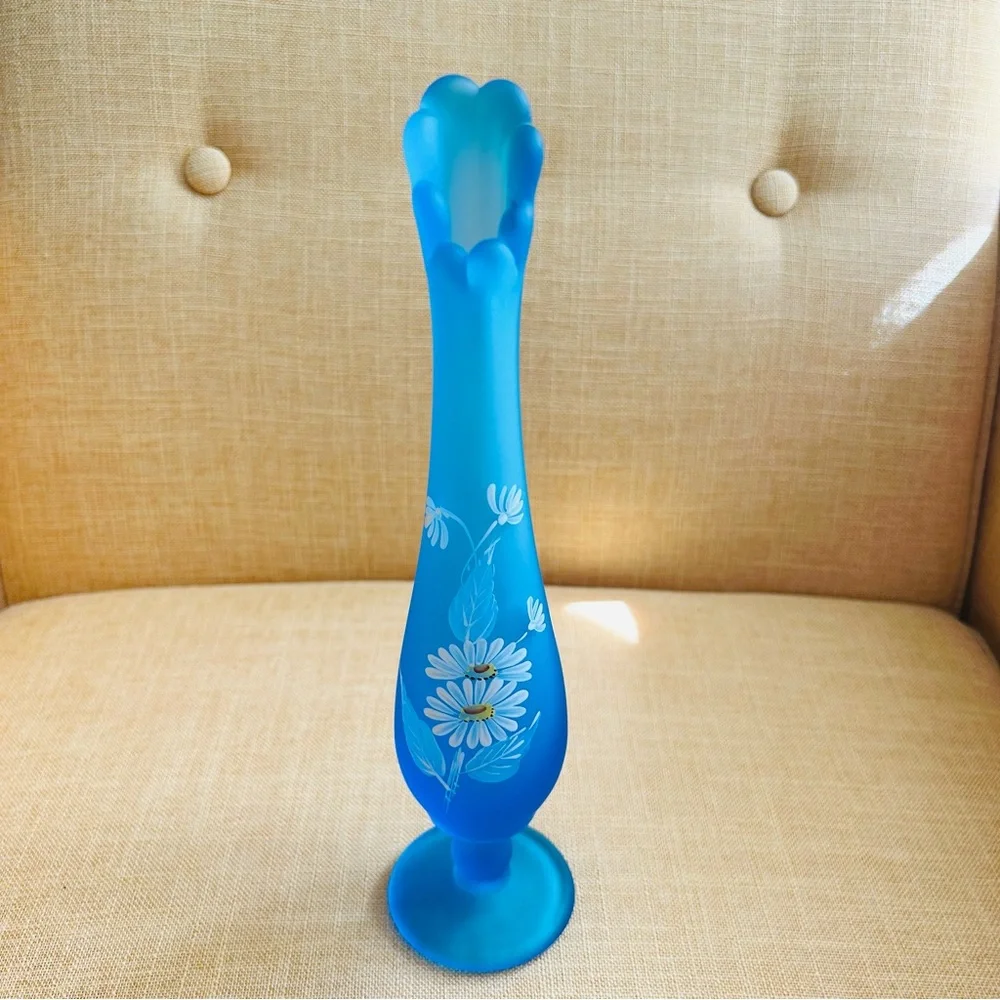 Vintage Westmoreland Glass Bud Vase Swung Misty Satin blue daisy hand painted